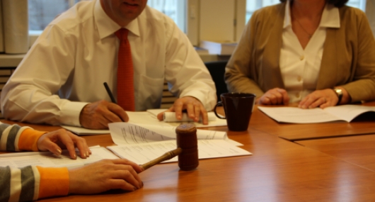 Tuore tutkimus: Viranhaltijavalta korostuu kunnissa