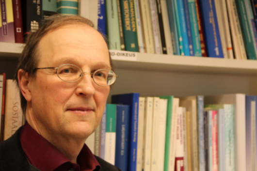 Vero-oikeuden professori Seppo Penttilä kiirehtii kuntia: Yhtiöittämisen aika on nyt