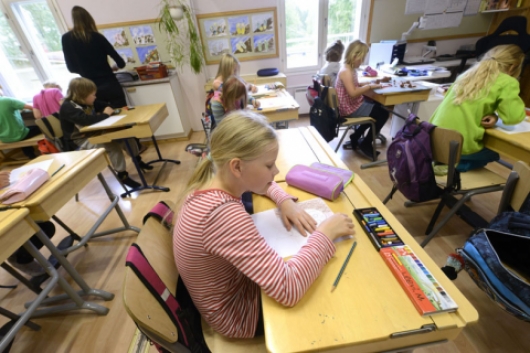 Polemiikin koulukeskusteluviikko käynnistyi: Pudotuspeli jatkuu – kuka karsii kouluverkon?