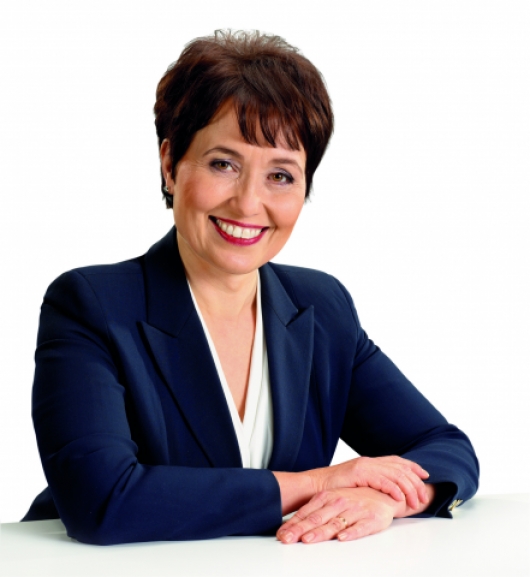 Polemiikin kouluviikon päättää eduskunnan sivistysvaliokunnan puheenjohtaja Raija Vahasalo: ”Peruskoulu päivitettävä – ja opettajien täydennyskoulutus turvattava”