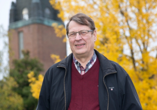 Juhani Meriläinen kirjoitti muistelmateoksen: Väli-Suomen kuntamies on nähnyt kaupungin kasvavan