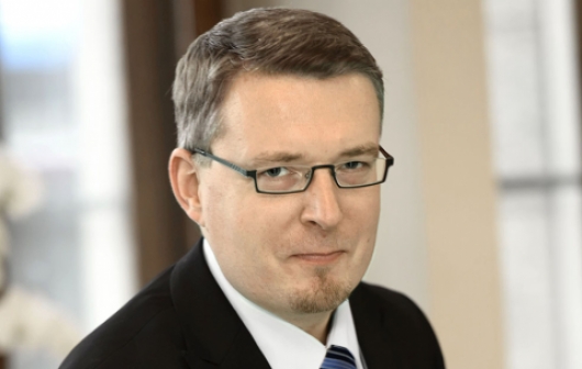 Julkisen sektorin tietohallinto hallitsemattomassa tilassa: Johtajuus hukassa – konsultit rahastavat