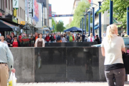 Selvä enemmistö kannattaa kuntien kustannusten ja velvoitteiden vähentämistä