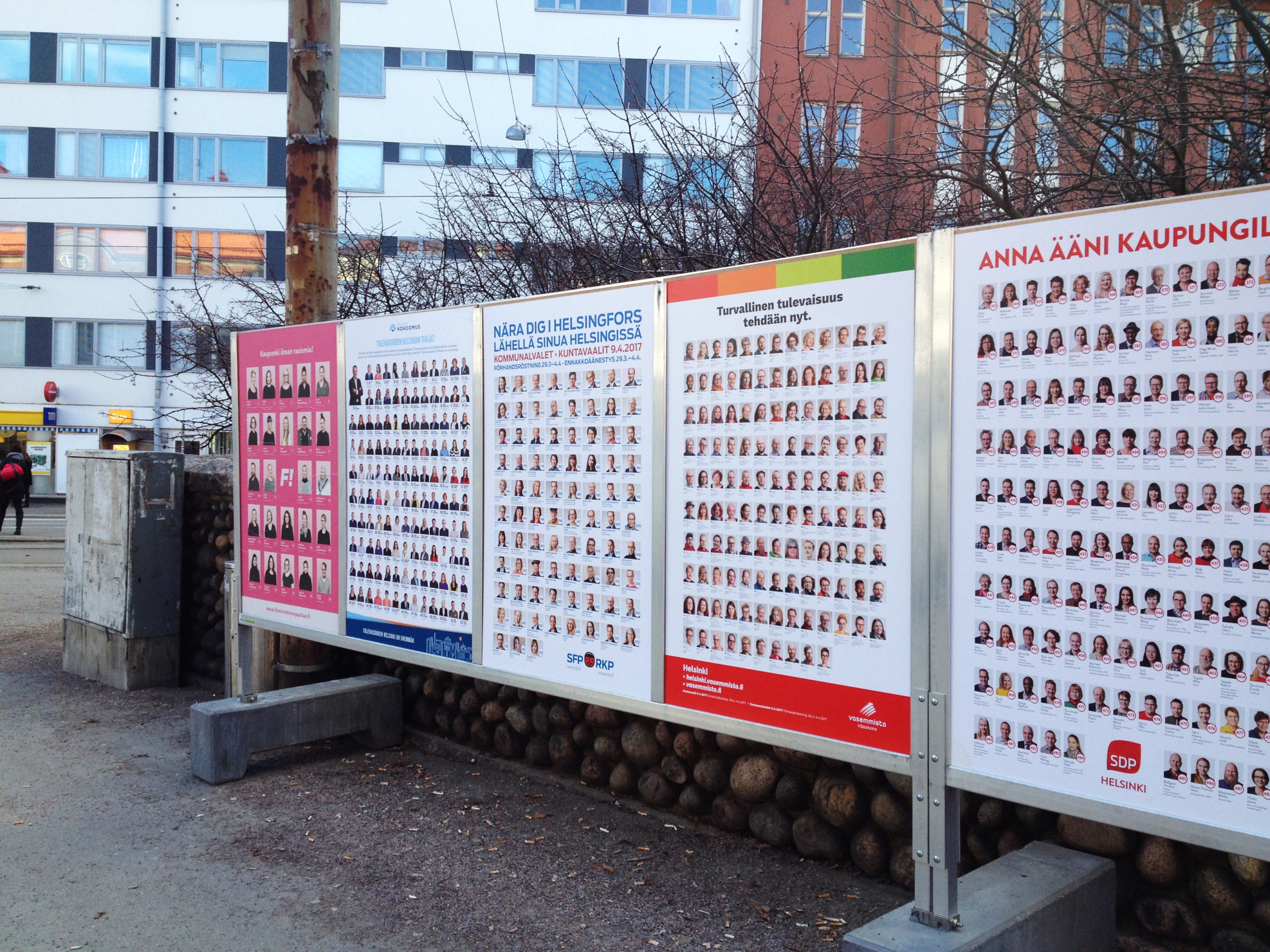 Kuntavaalit: Perussuomalaiset valtuutetut innokkaimpia jatkamaan – eniten nihkeyttä ehdokkuuteen keskustan ja kristillisdemokraattien valtuutetuilla