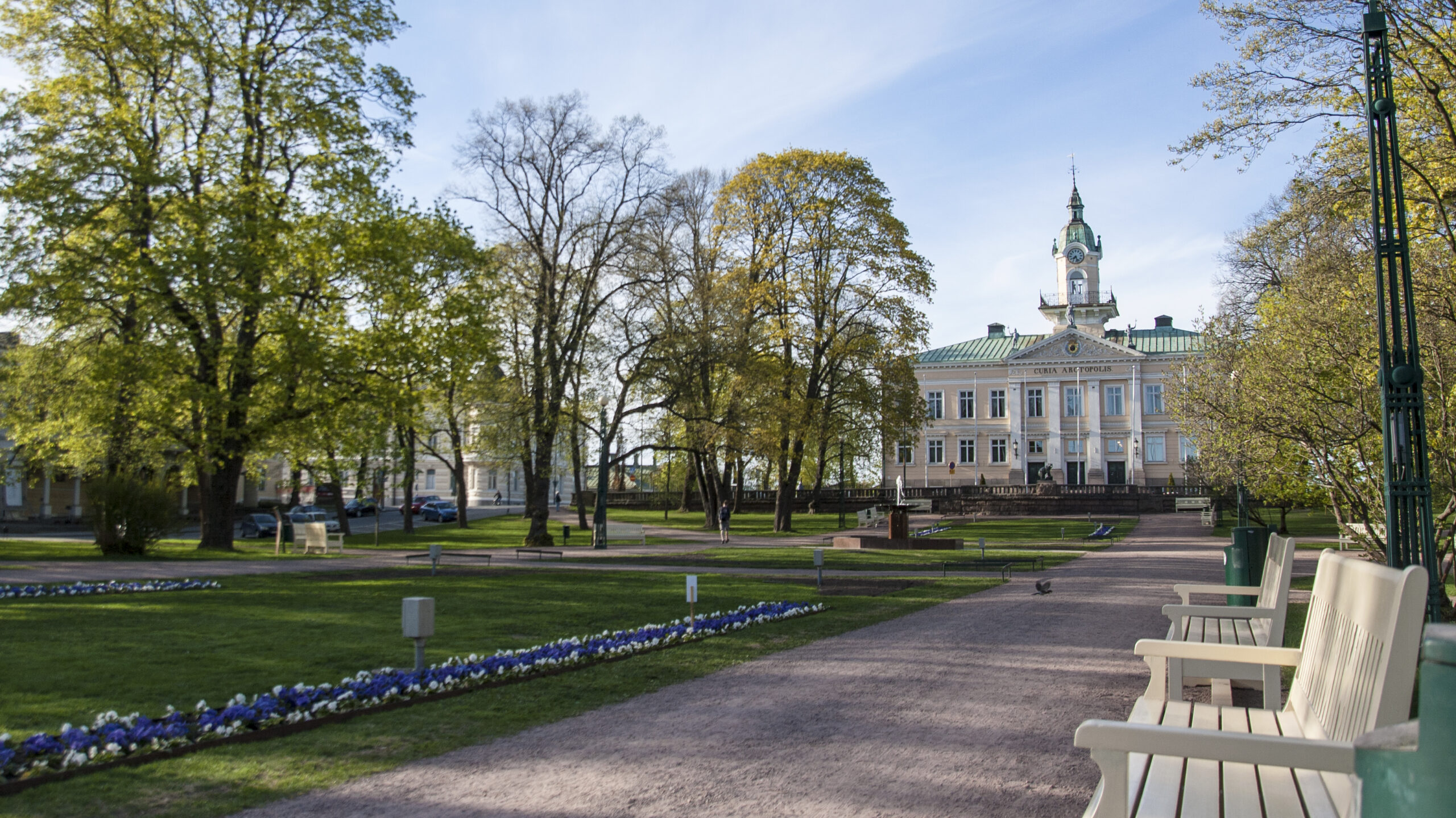 Tervetuloa Esa Niemisen kirjan ’Kesät avautuivat keskusteluille’ julkistuswebinaariin tiistaina 2.9. klo 10.00–11.00
